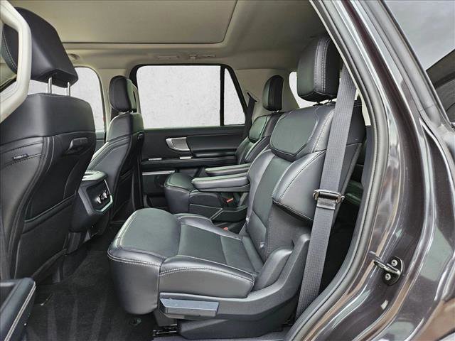 Used 2025 Ford Expedition Platinum AWD/4WD image 15