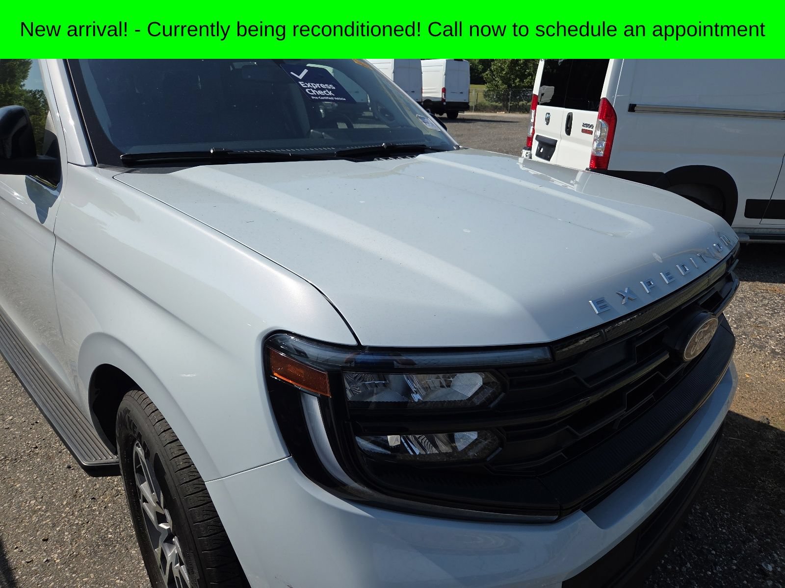 Used 2025 Ford Expedition Active RWD image 2