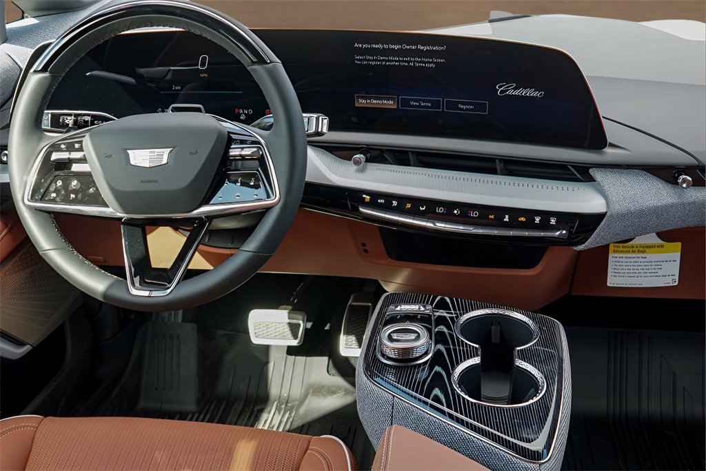 New 2026 Cadillac Optiq Luxury 2 image 16