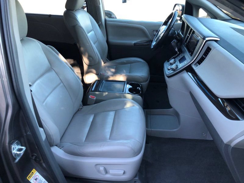 Used 2015 Toyota Sienna XLE FWD image 14