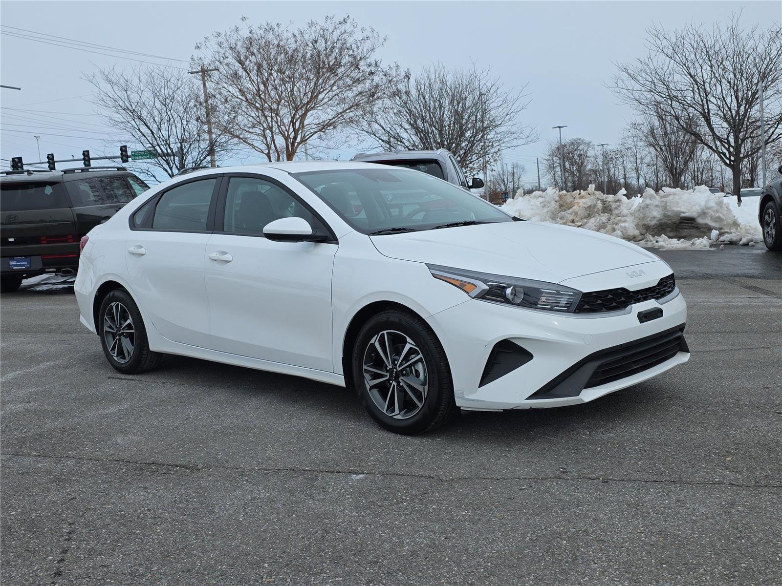 Used 2024 Kia Forte LXS image 2