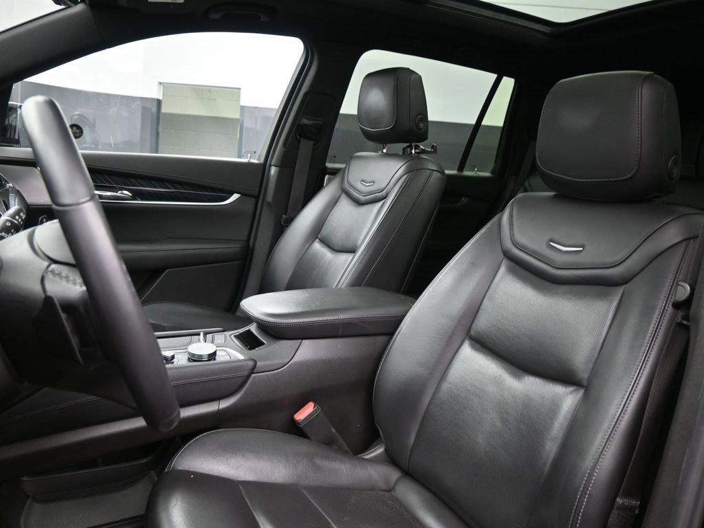 Used 2022 Cadillac XT6 Premium Luxury w/ Technology Package image 12