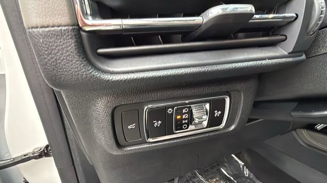 Used 2023 Lincoln Corsair Reserve w/ Rear Removable Package Tray image 20