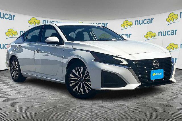 Certified 2023 Nissan Altima 2.5 SV image 1