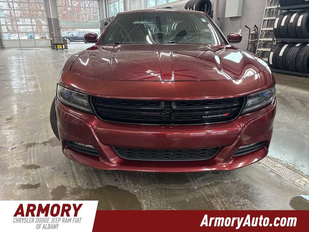 Used 2017 Dodge Charger SXT image 2
