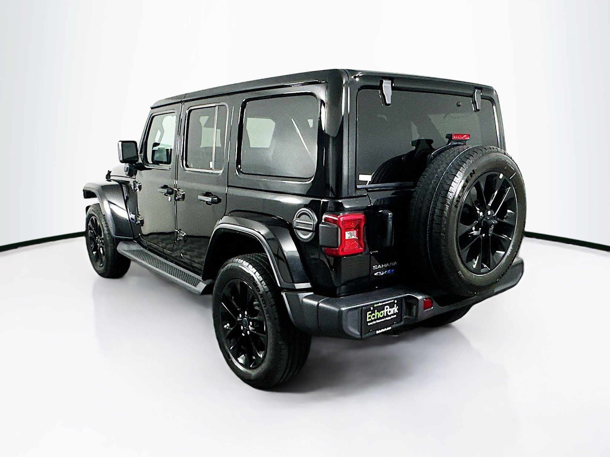 Used 2025 Jeep Wrangler Sahara image 5