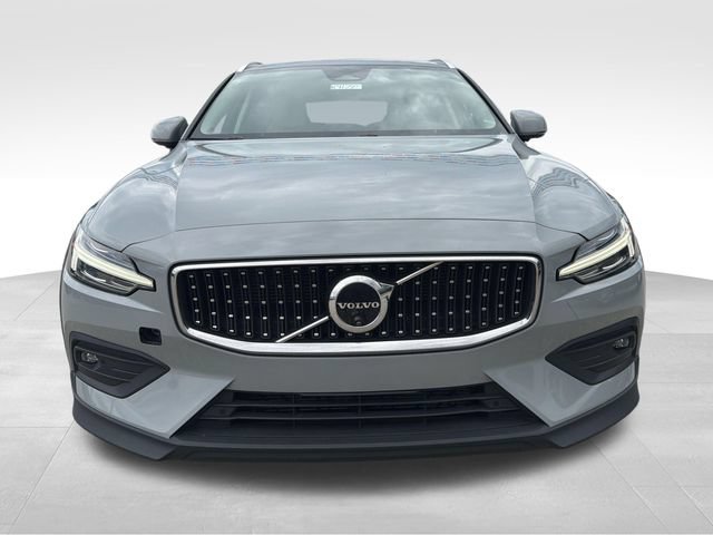 Used 2025 Volvo V60 B5 Cross Country Plus AWD/4WD image 3