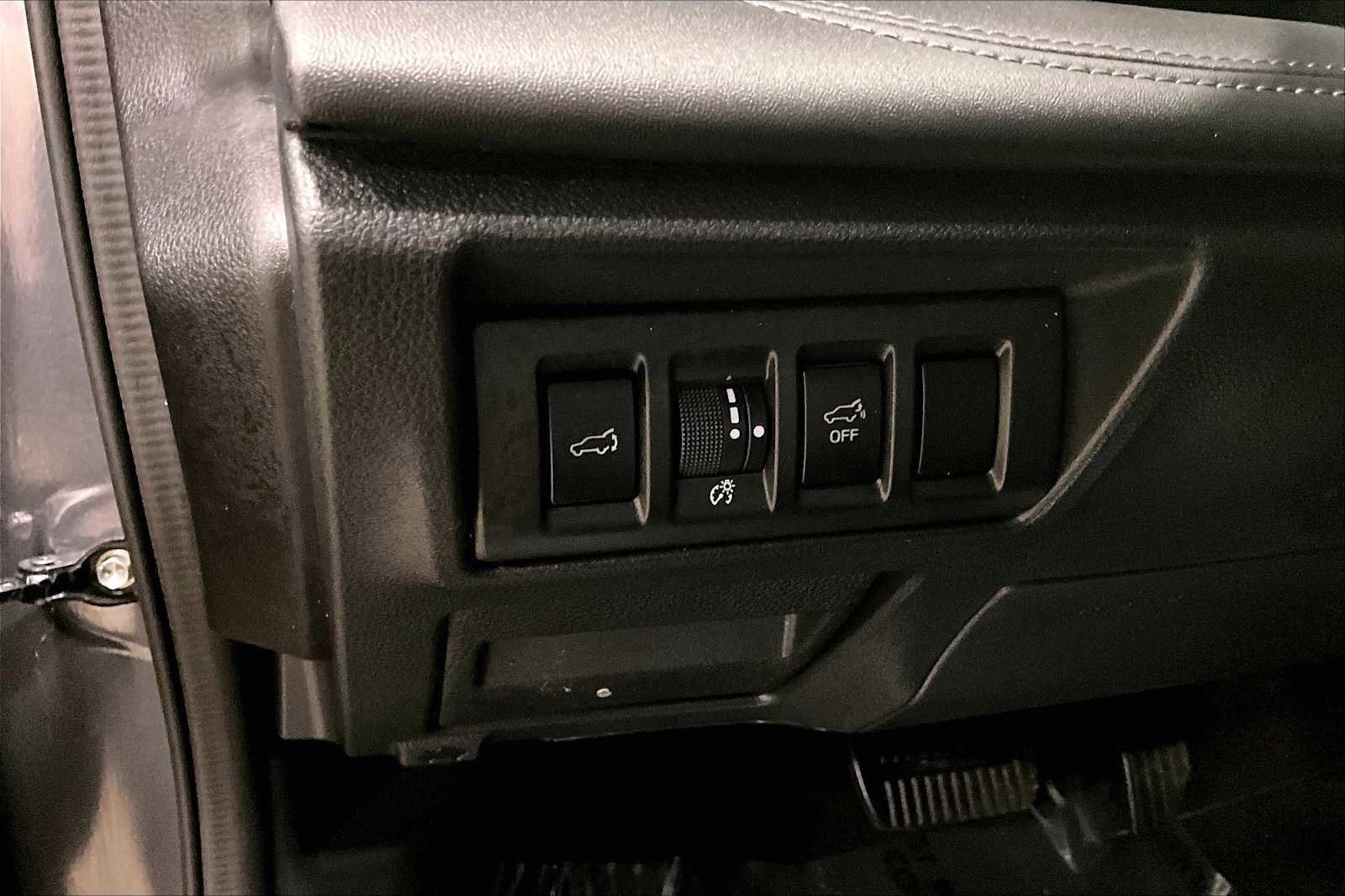 Certified 2025 Subaru Outback Limited image 37