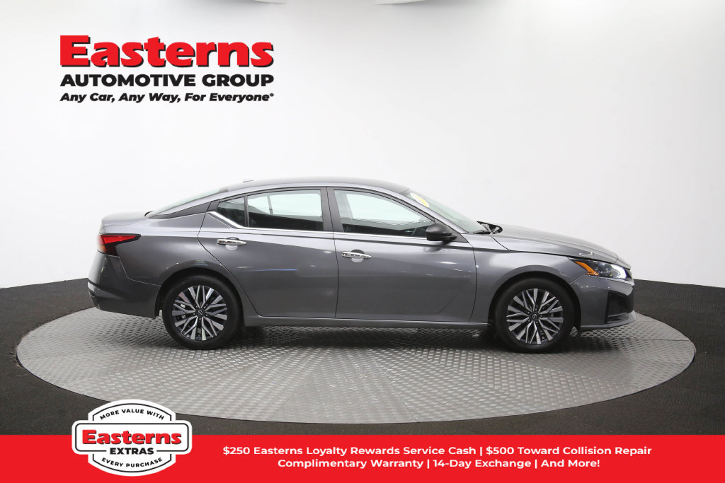 Used 2025 Nissan Altima 2.5 SV FWD image 45