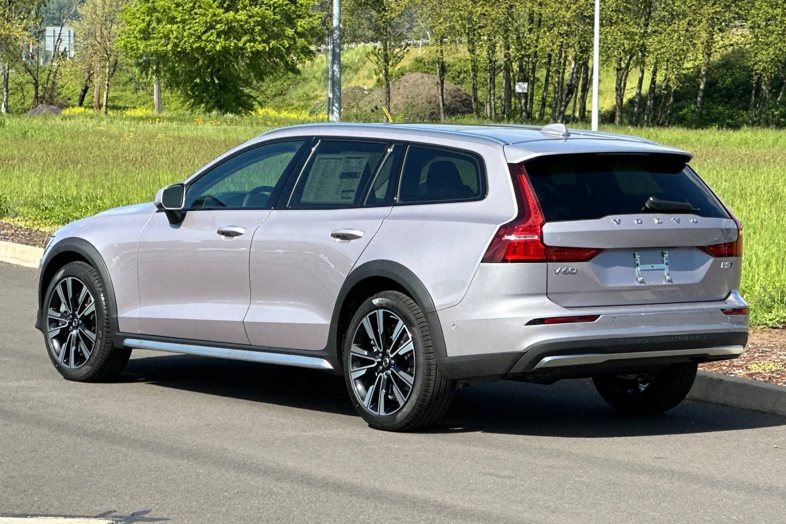 New 2026 Volvo V60 B5 Cross Country Ultra w/ Climate Package AWD/4WD image 5