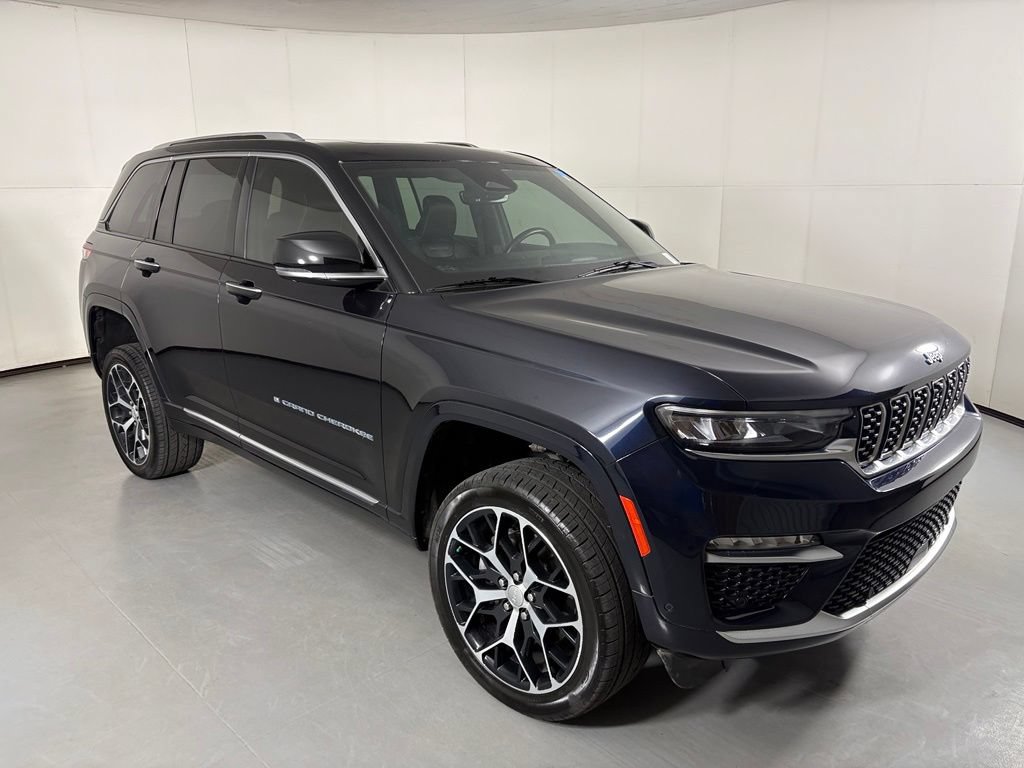 Used 2023 Jeep Grand Cherokee Summit AWD/4WD image 2