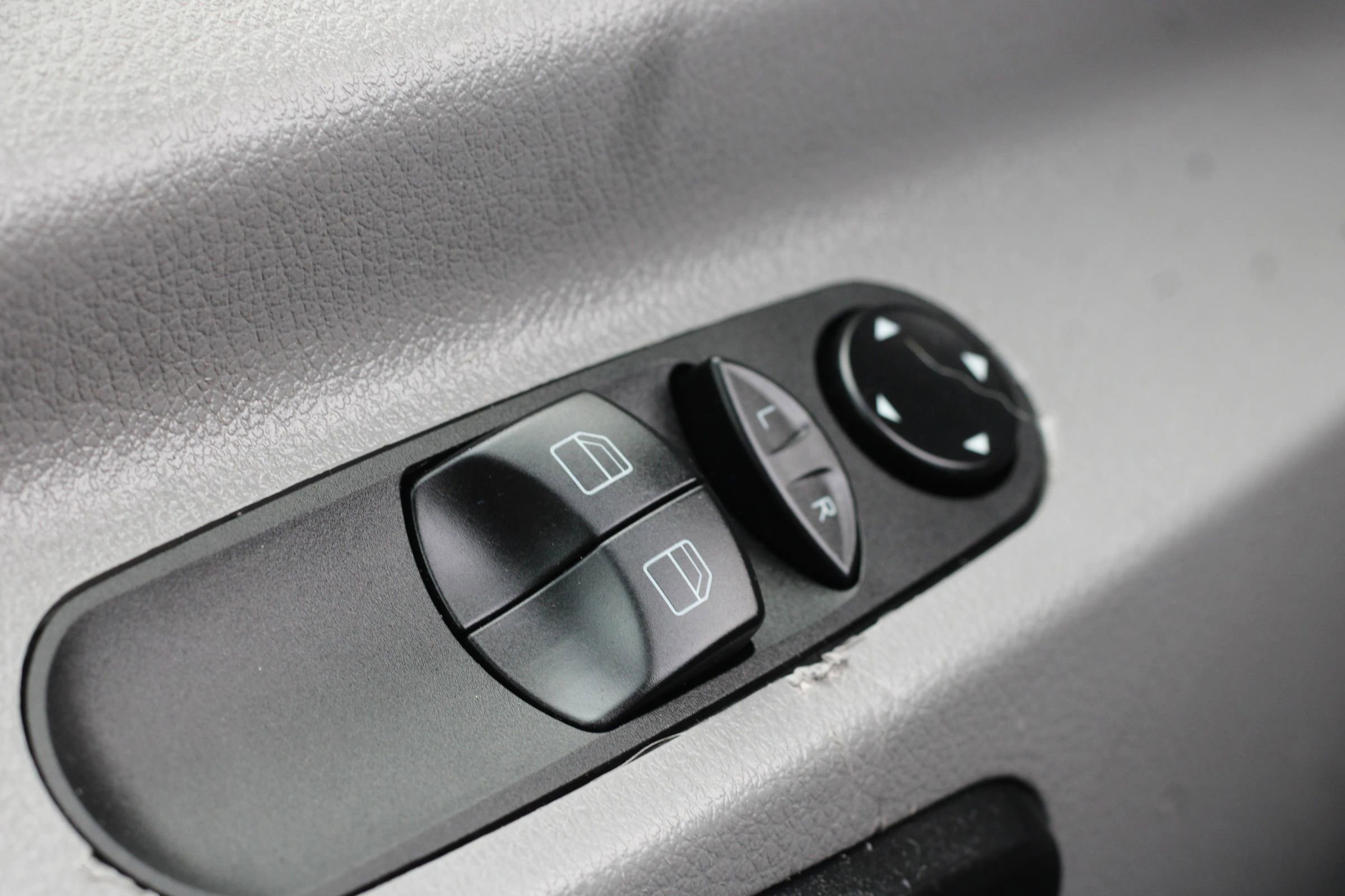 Used 2018 Mercedes-Benz Sprinter 2500 image 18