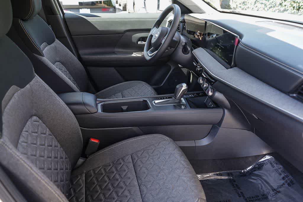 Used 2025 Nissan Kicks SV FWD image 16