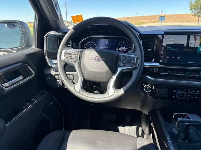 Certified 2025 Chevrolet Silverado 1500 RST AWD/4WD image 13