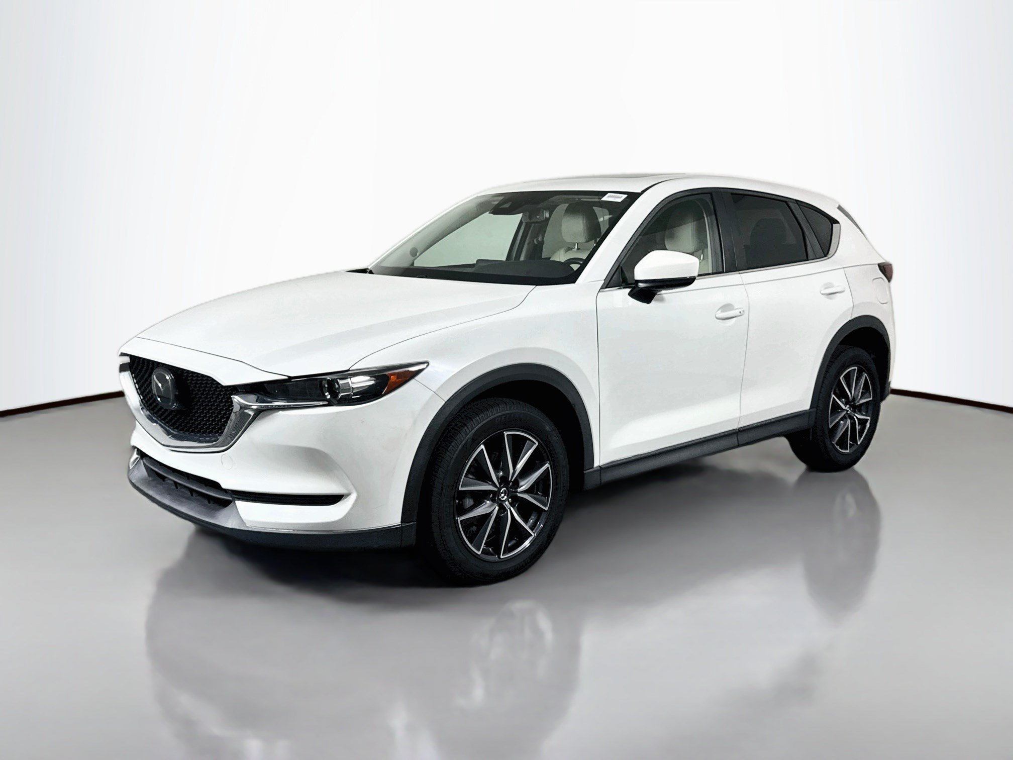Used 2018 MAZDA CX-5 Touring w/ Preferred Equipment Package FWD image 4