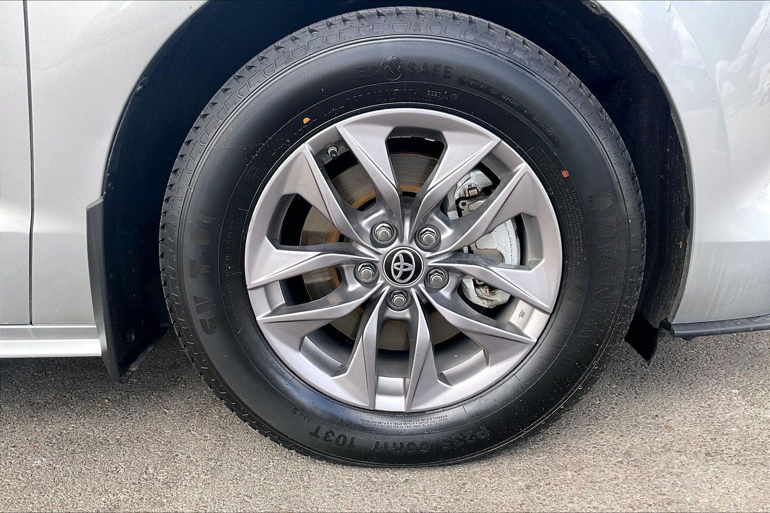 Used 2025 Toyota Sienna LE FWD image 23