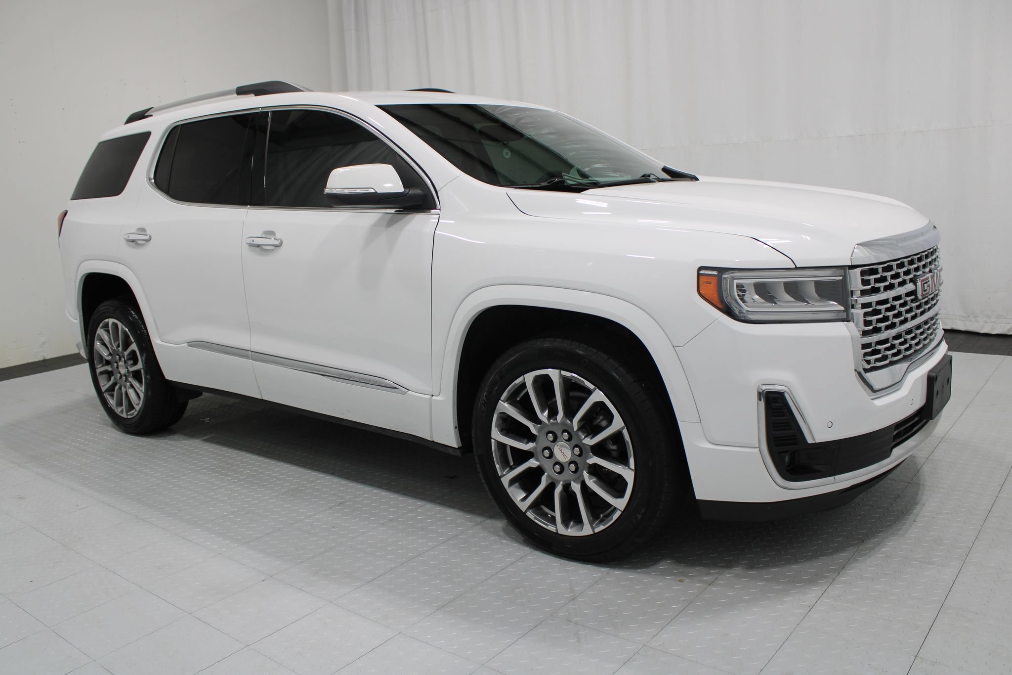 Used 2023 GMC Acadia Denali AWD/4WD image 4