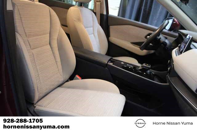 Used 2023 Nissan Rogue SV image 6