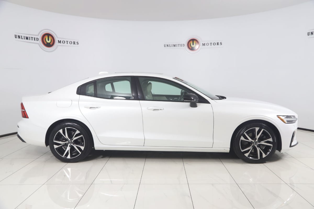 Used 2024 Volvo S60 B5 Core w/ Climate Package FWD image 2