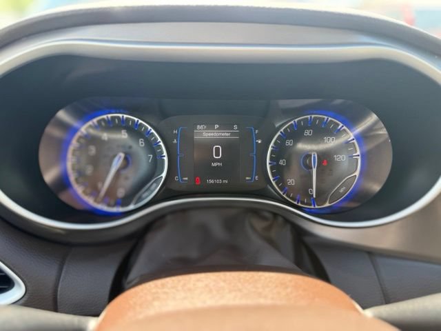 Used 2017 Chrysler Pacifica Touring-L FWD image 11