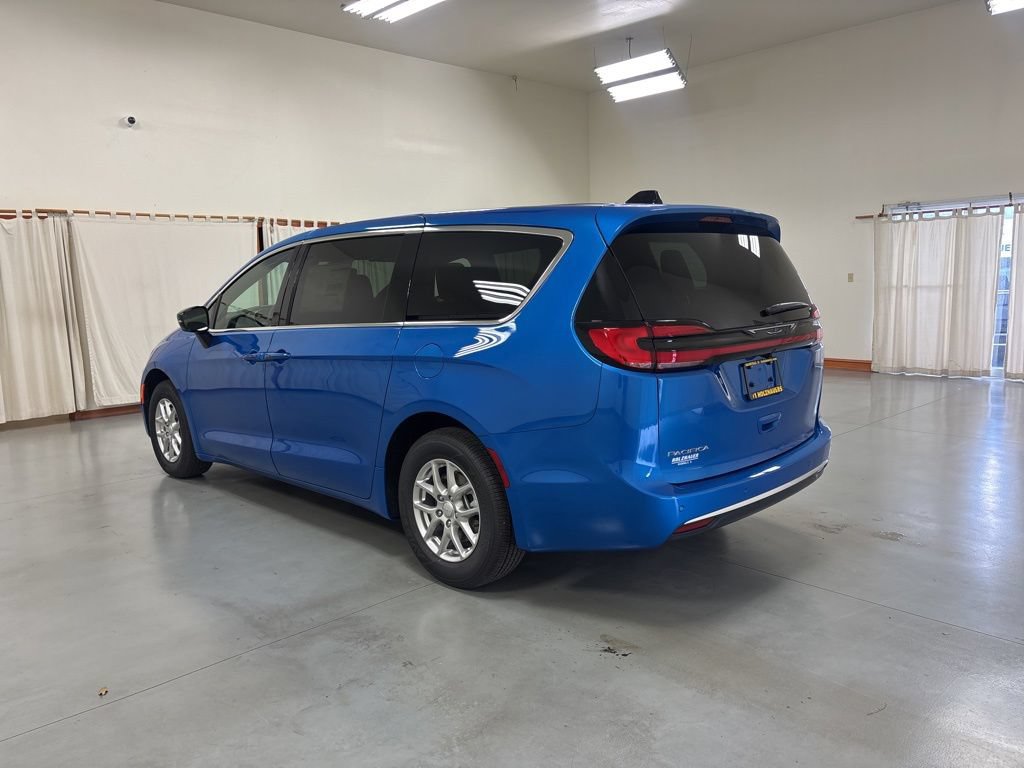 New 2027 Chrysler Pacifica Select FWD image 6