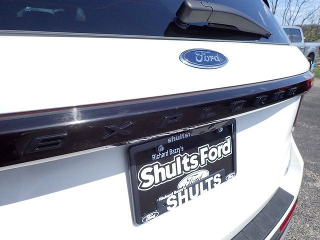 Used 2025 Ford Explorer Platinum AWD/4WD image 5