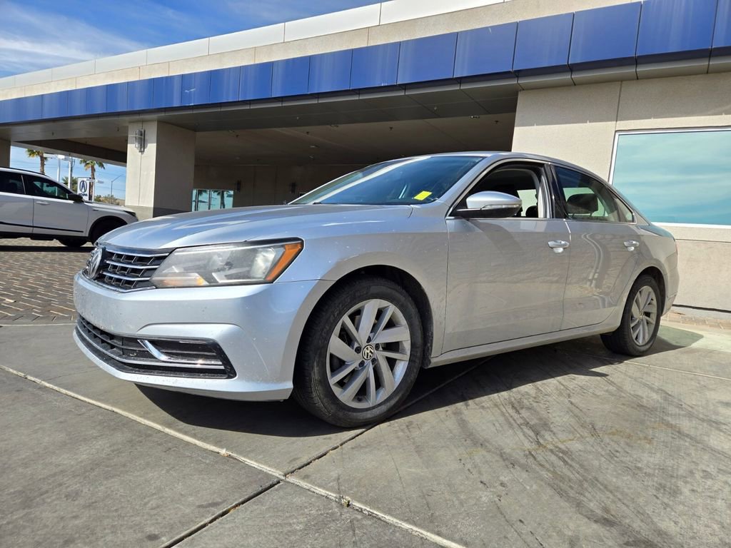 Used 2018 Volkswagen Passat 2.0T SE image 2