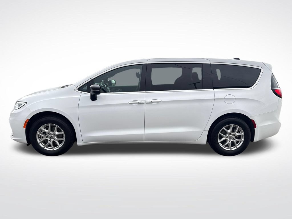 Used 2024 Chrysler Pacifica Touring FWD video 2