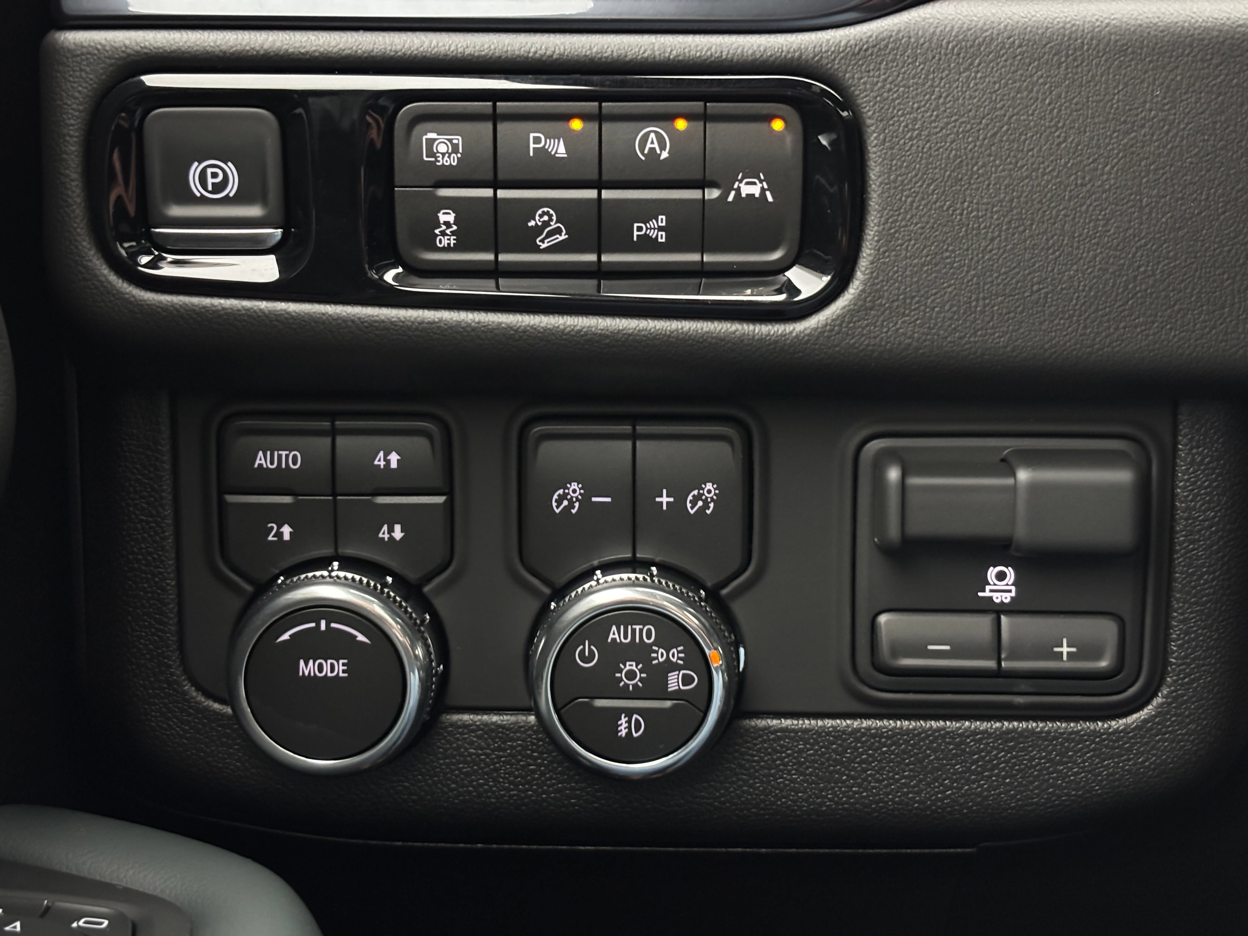 New 2026 GMC Yukon XL AT4 w/ AT4 Preferred Package AWD/4WD image 25
