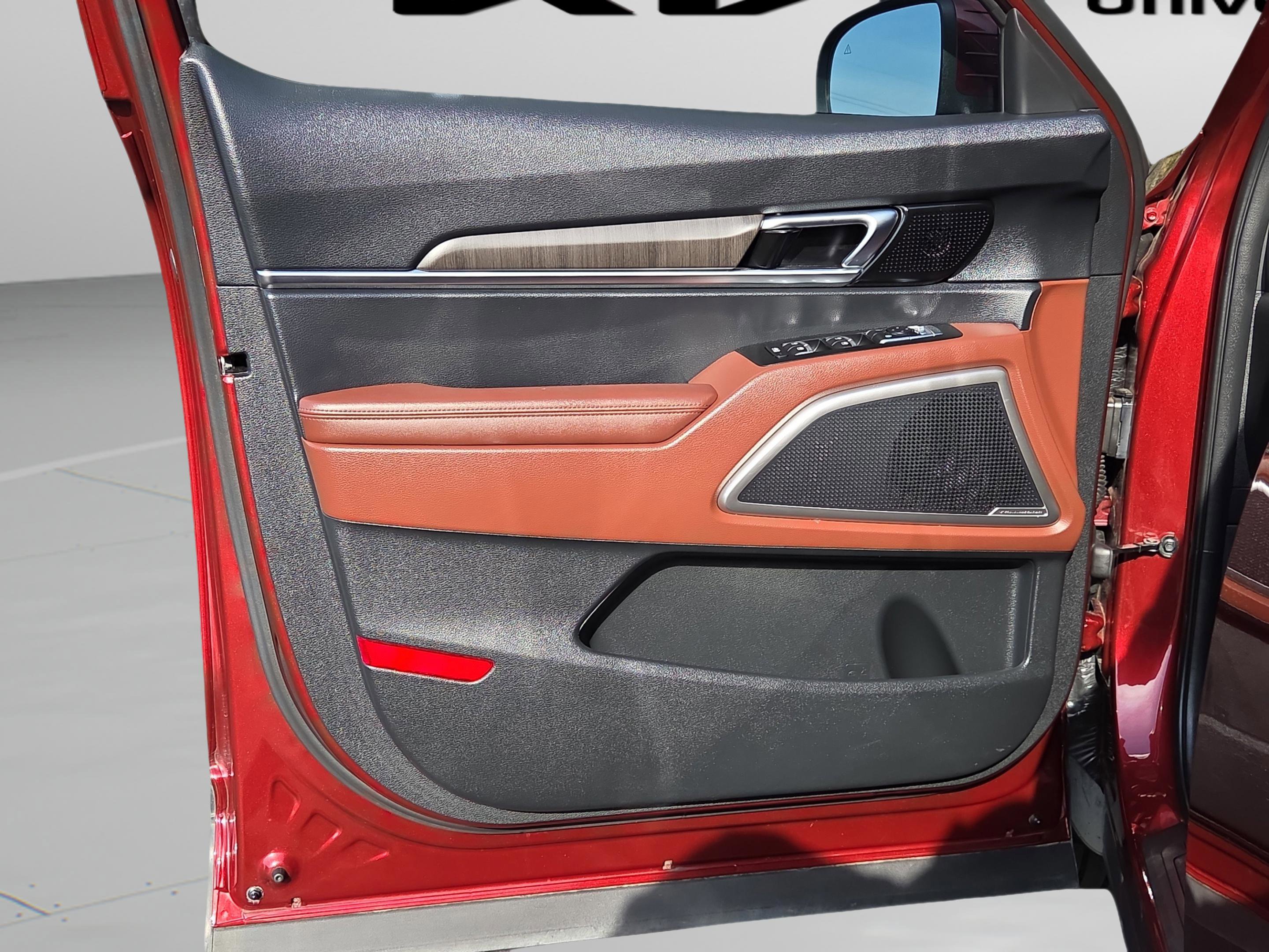 Used 2023 Kia Telluride EX w/ EX Captain's Chair Package image 28