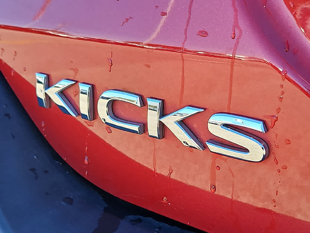 Used 2018 Nissan Kicks SV FWD image 29