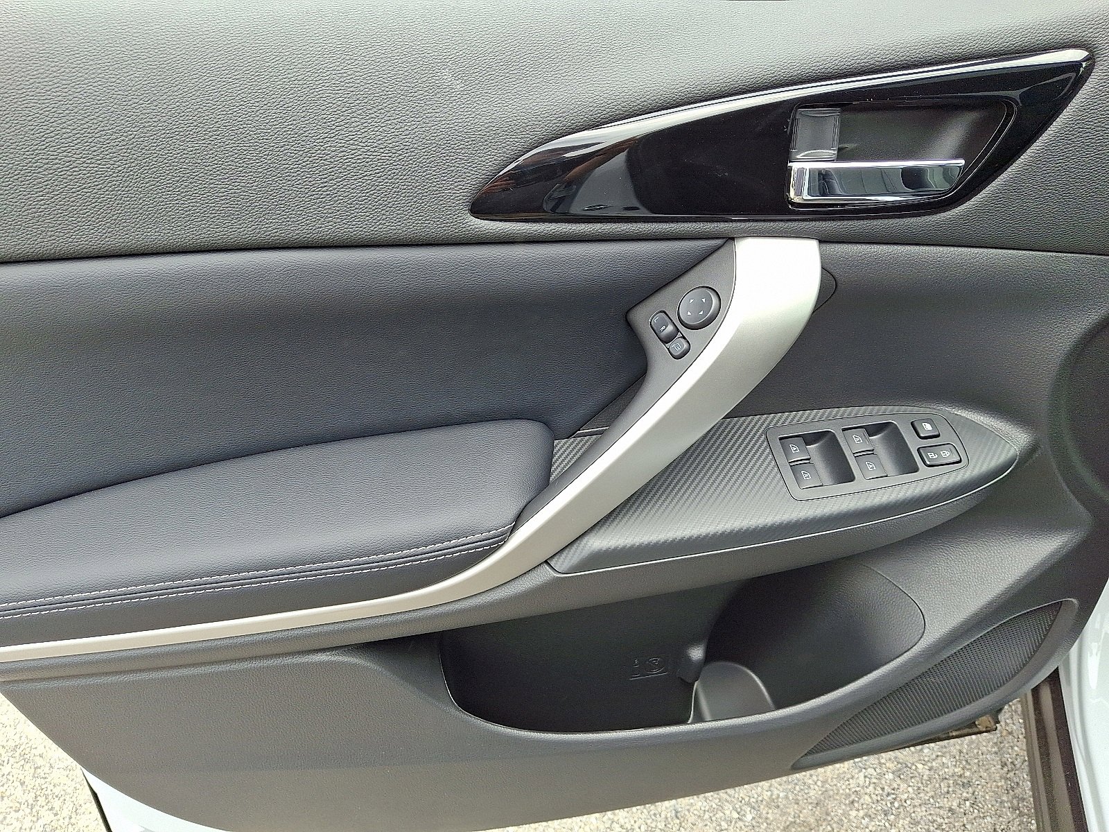 New 2025 Mitsubishi Eclipse Cross SEL image 12