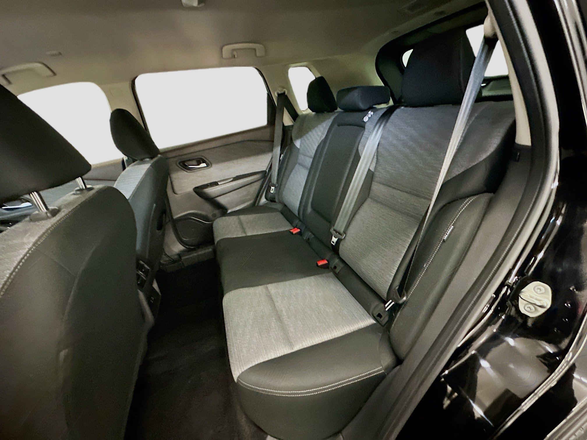 Used 2023 Nissan Rogue SV image 28