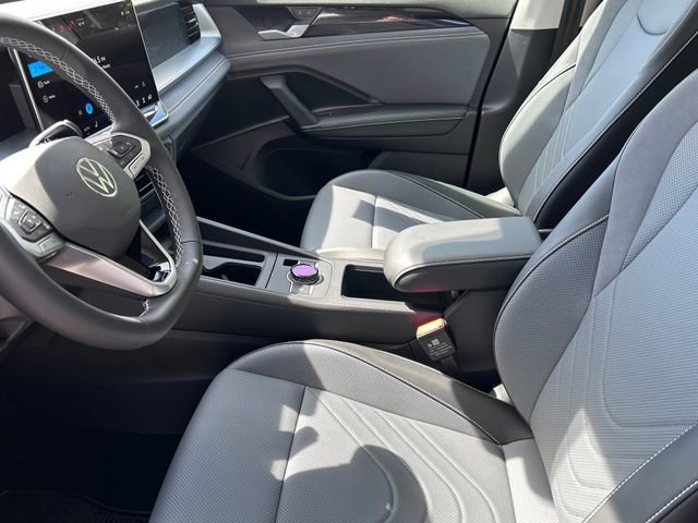 New 2026 Volkswagen Tiguan SE FWD image 9