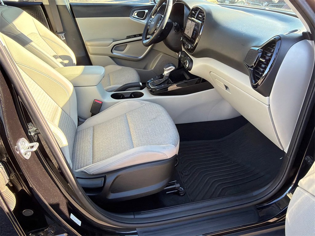Used 2023 Kia Soul EX image 13