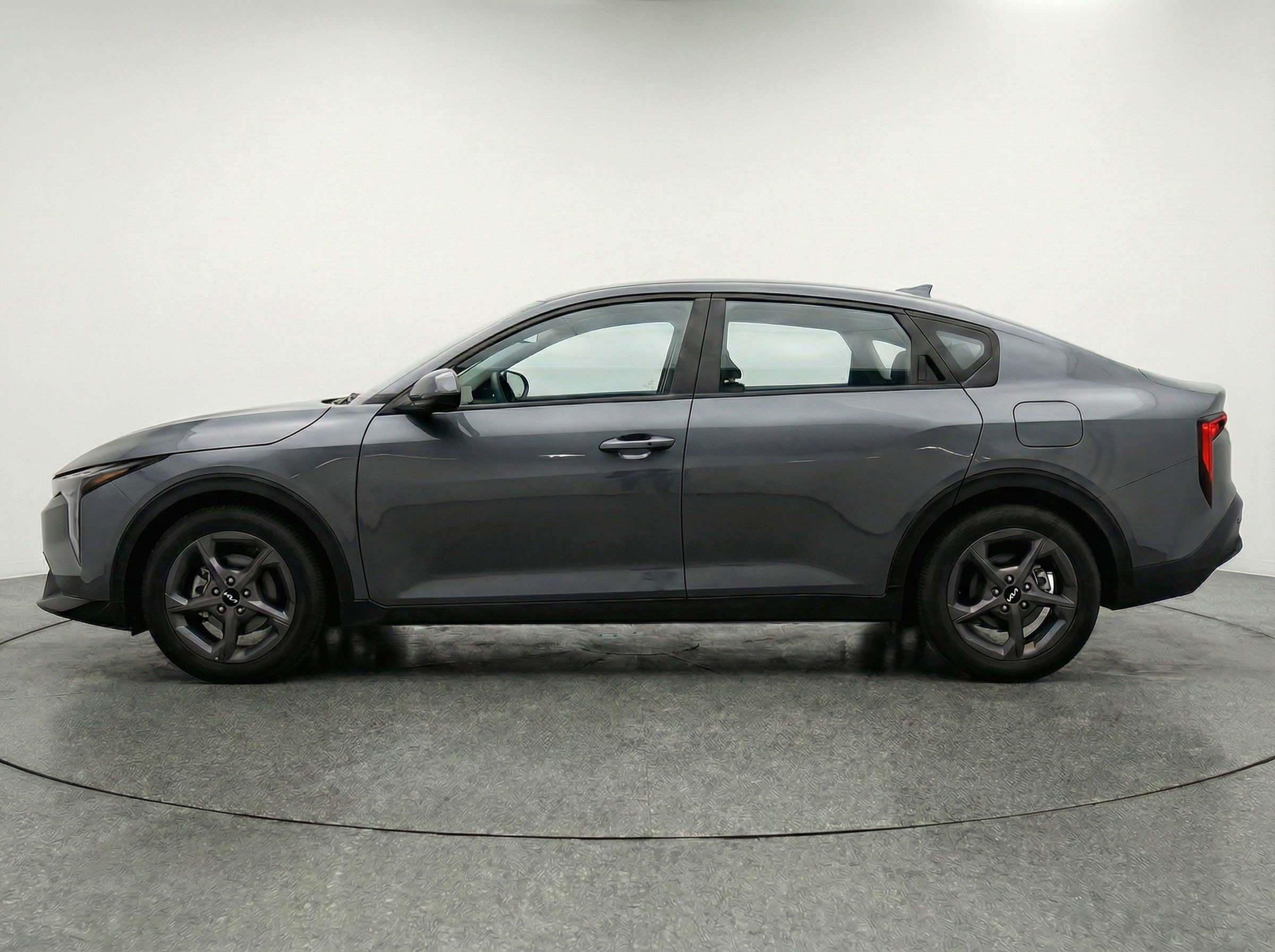 Used 2025 Kia K4 LXS image 5