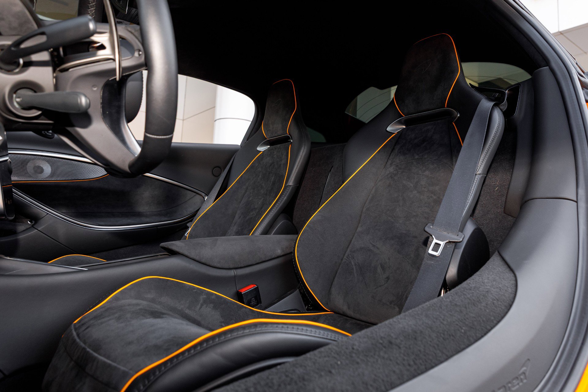 Used 2025 McLaren Artura image 51