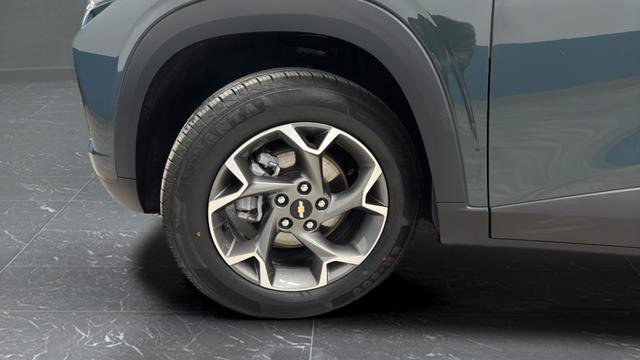 Used 2025 Chevrolet Trax LT FWD image 28
