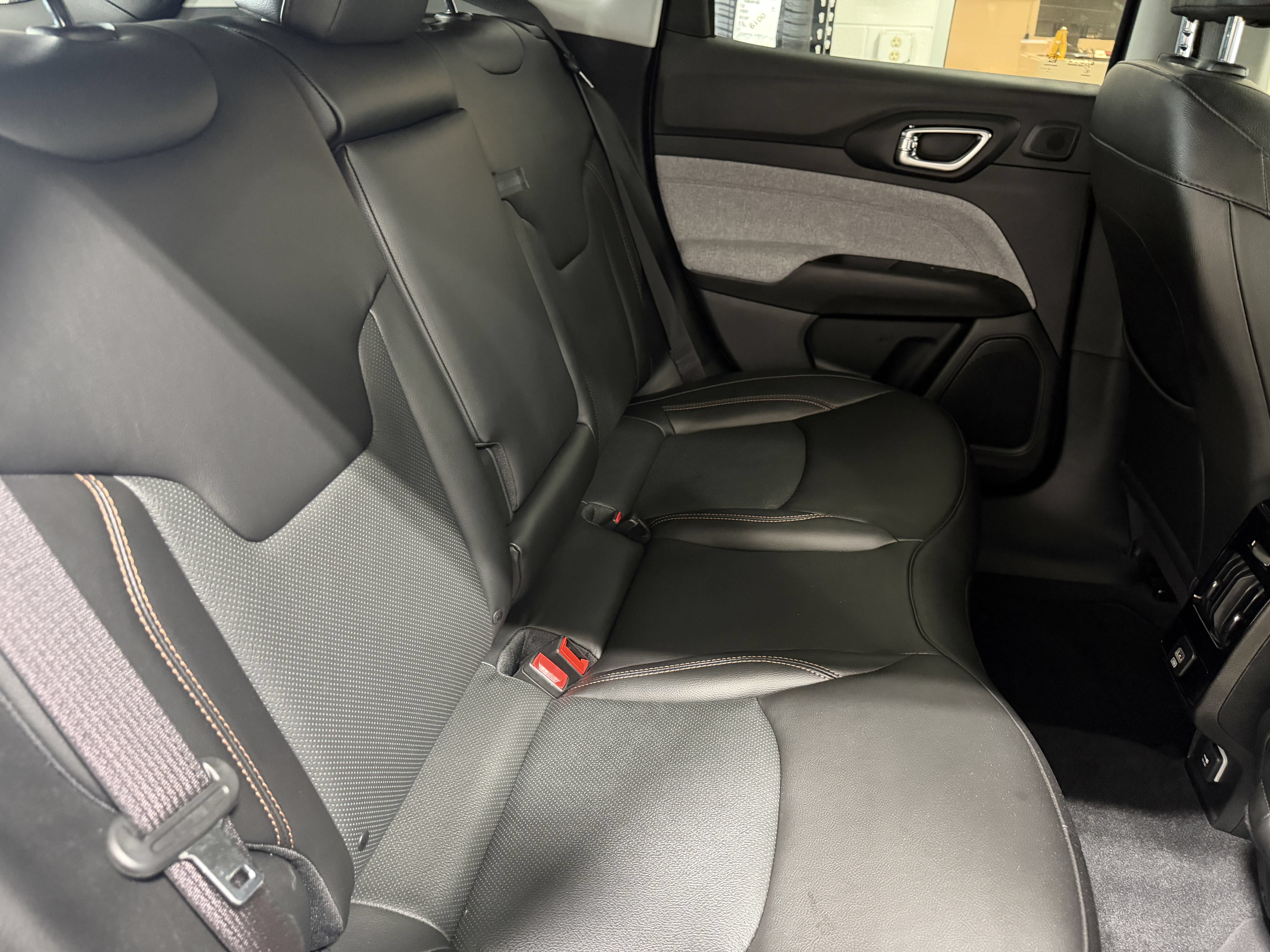 Used 2022 Jeep Compass Latitude w/ Sun and Sound Group AWD/4WD image 31