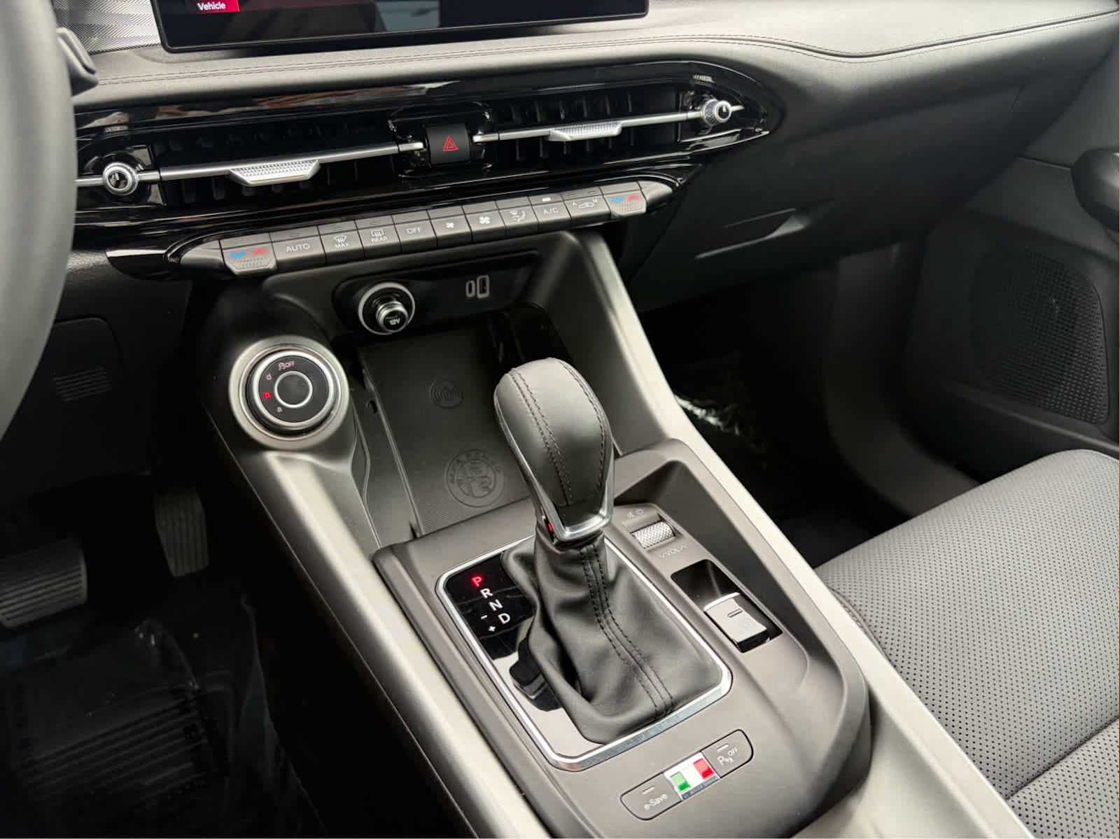 Used 2024 Alfa Romeo Tonale Ti AWD/4WD image 18