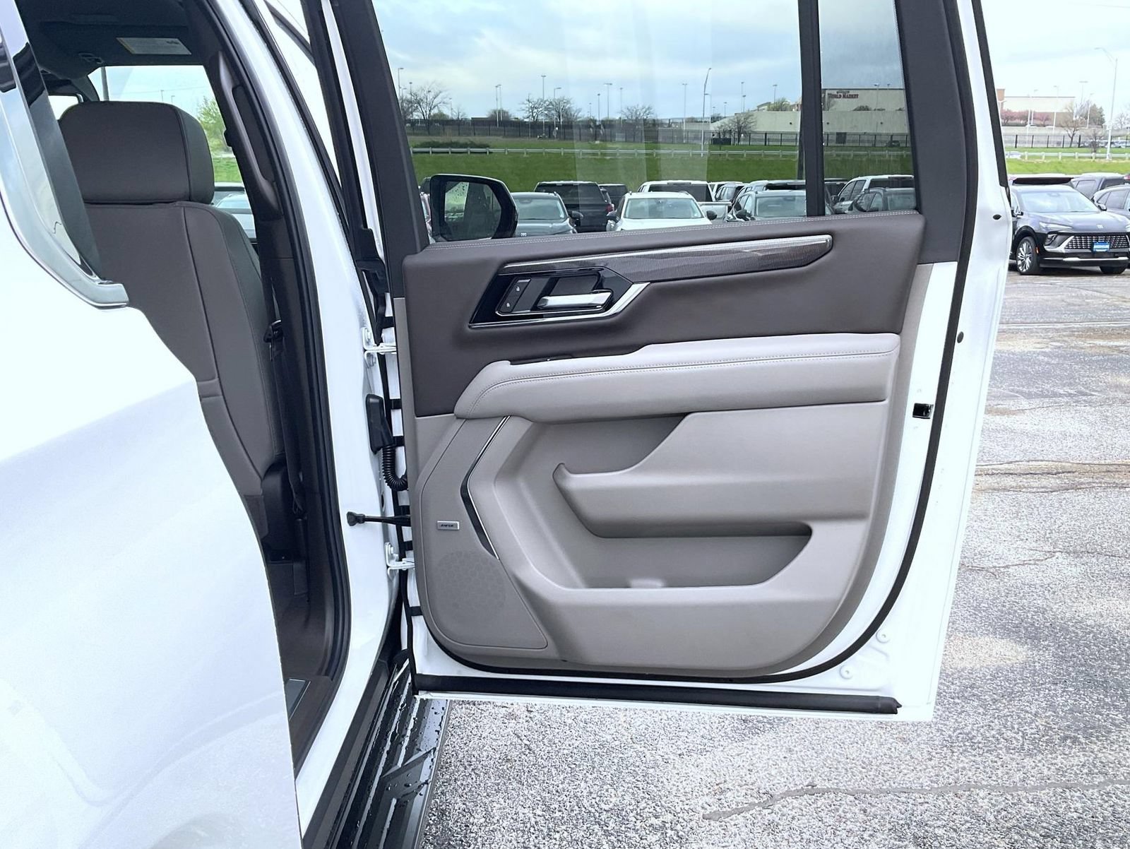 New 2026 GMC Yukon XL Elevation AWD/4WD image 17