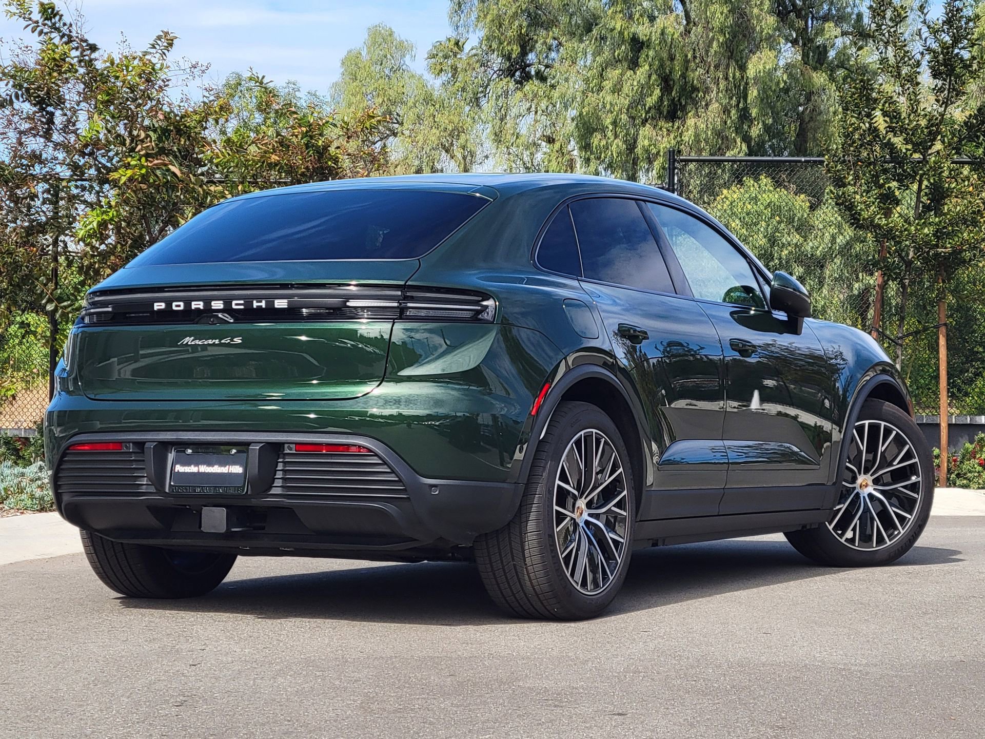 Used 2025 Porsche Macan 4S Electric image 7