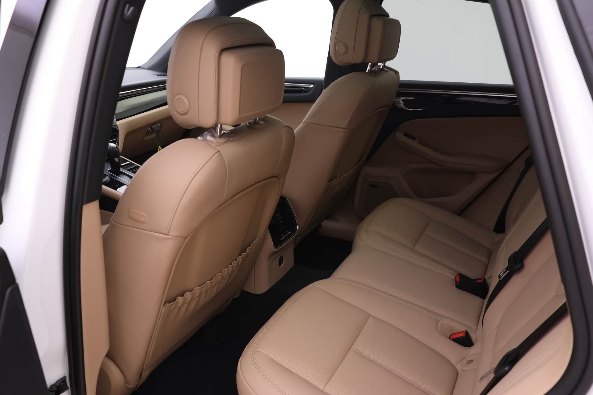 Used 2025 Porsche Macan AWD/4WD image 10