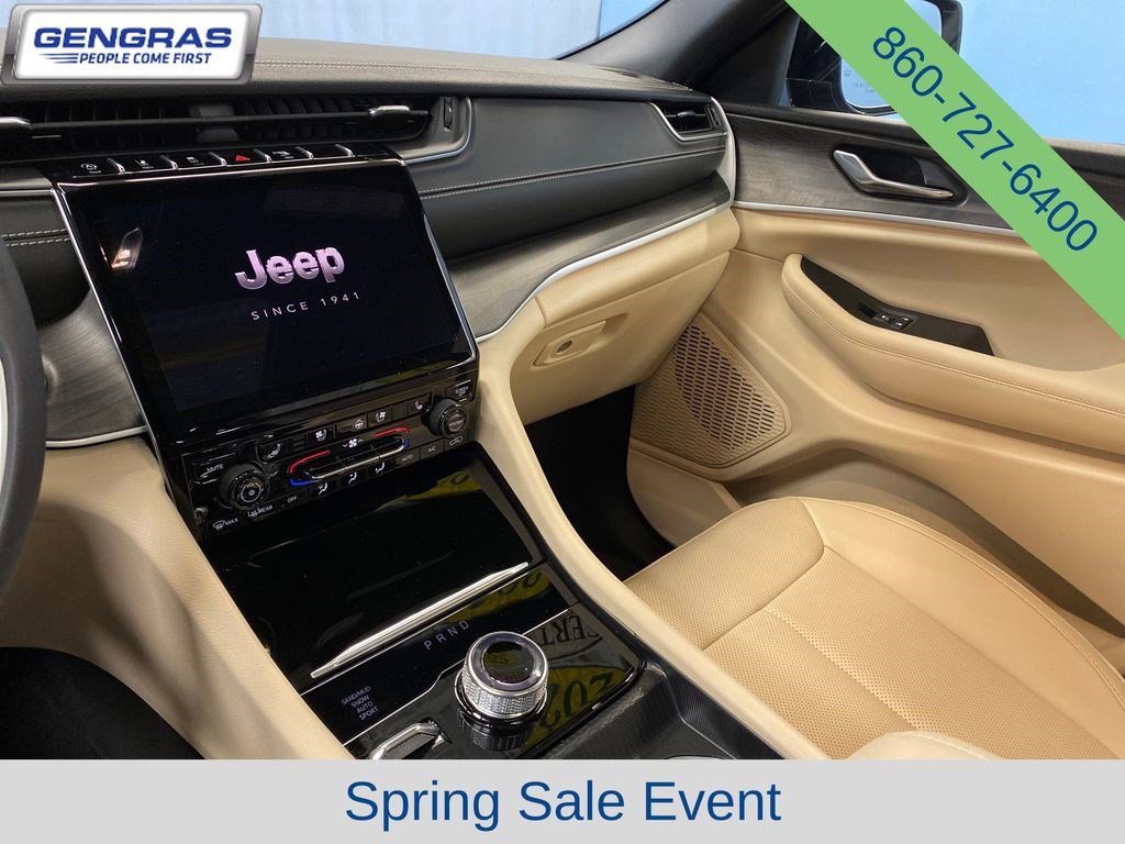 Certified 2025 Jeep Grand Cherokee Limited w/ Luxury Tech Group II AWD/4WD image 15