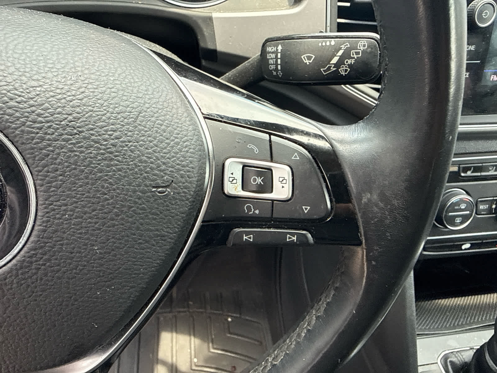 Used 2018 Volkswagen Atlas SE FWD image 33