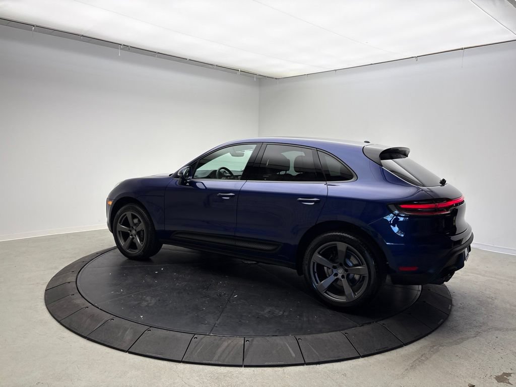 Certified 2026 Porsche Macan AWD/4WD image 3