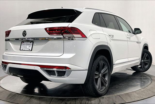 Used 2021 Volkswagen Atlas Cross Sport SE w/ Panoramic Sunroof Package FWD image 2