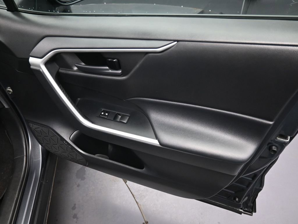Used 2021 Toyota RAV4 LE w/ Carpet Mat Package (TMS) image 27