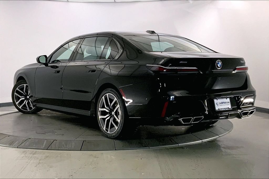 Certified 2023 BMW 760i xDrive w/ Executive Package AWD/4WD image 10