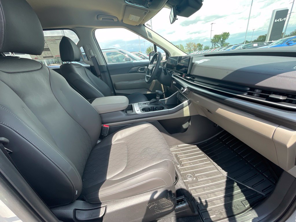New 2027 Kia Carnival FWD image 27